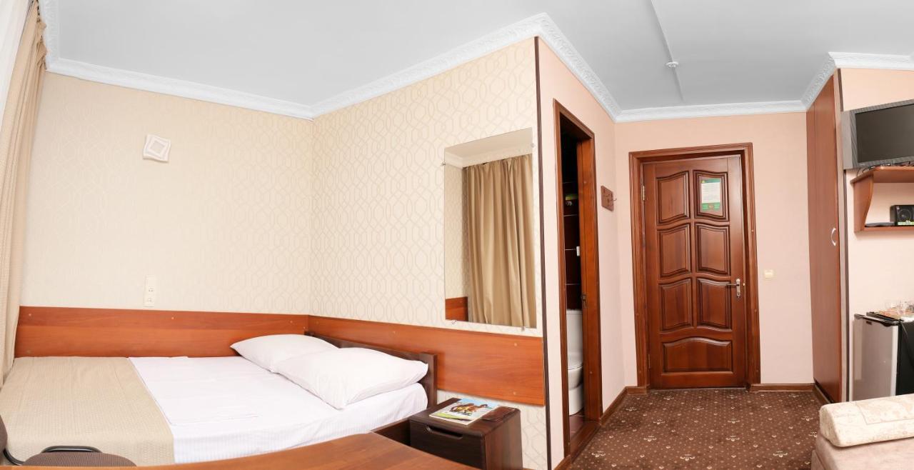 Green City Hotel Mykolaïv Extérieur photo
